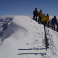 Walliser-Haute-Route Zermatt - Chamonix  Die berühmteste Skitourenwoche  
Skitouren von Hütte zu Hütte: Die klassische Skitraversierung der gewaltigen Walliser Alpen von Zermatt nach Chamonix. Jeden Tag neue eindrucksvolle Gletscher- und Bergkulissen. Nach Tagen in einer Traumlandschaft in Weiss fahren wir am Donnerstag mitten in den blühenden italienischen Frühling - ein besonderes Erlebnis, das alle Jahre von neuem fasziniert.   
