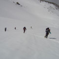 Skitouren auf zwei Walliser 4000er an einem Wochenende. Die Seilbahnen von Saas Fee bringen Sie in bereits stattliche Höhen, so dass Sie diese zwei prächtigen 4000er recht einfach und in ca. 5 Std. Aufstieg erklimmen können. Die Aussicht auf das Viertausendermeer der mächtigen Walliser Alpen ist echt berauschend.