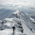 Der südliche Charakter des Münstertales auch Val Müstair genannt, lässt uns die kurzen und kalten Wintertage vergessen. Der Nationalpark gibt dem Münstertal einen ganz eigenen Charakter. Vom stilvoll renovierten Hotel Alpina, wo wir uns freundlich verwöhnen lassen, starten wir täglich zu unserer ausgesuchten Skitour.