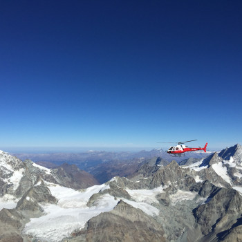 Das Matterhorn ist schwieriger Klassiker der Alpen. Der Auf- und Abstieg erfolgt in Fels und Eis und verlangt ausgezeichnete Fitness und Erfahrung im Felsklettern mit und ohne Steigeisen. Da die Normalroute über den Hörnligrat schwierig zu finden ist, empfehlen wir auch geübten Alpinisten, diese Tour gut gesichert mit unserem erfahrenen Bergführer zu erleben. Die Freude und der Genuss an der wunderbaren Tour und dem Erfolg wird Sie belohnen.
Auch über Furgg, Nordwand, Liongrat oder Zmuttgrat möglich, Preis auf Anfrage