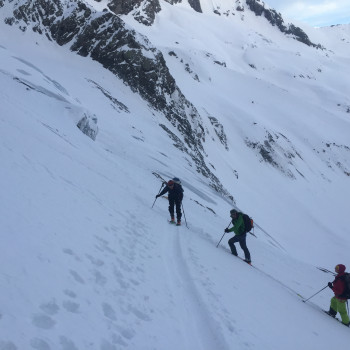 Besteigung des Tödis an Ostern in zwei Tagen, vom Urnerboden zur Fridolinshütte, 
zweiter Tag, Besteigung des Tödis mit den Skiern.