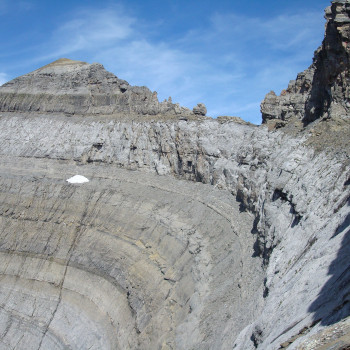 Hochtouren-Geheimtipp. Wir gelangen auf steilen, luftigen Pfaden zum abgelegenen und sehr selten begangenen Bifertenstock (3420 m), dessen Besteigung und Gipfelsicht zum Faszinierendsten gehört, was die Alpen zu bieten haben. 4 - 5 Personen pro Bergführer. 

