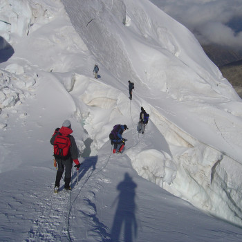 Hier lernen Sie bei unserer Hochtouren-Durchquerung des gesamten Berninamassivs die faszinierenden leichteren Gipfel kennen und lieben. Ab Silvaplana gelangen wir zur Coazhütte und auf unseren ersten Berg, den Il Chapütschin 3388m als ideale Eingehtour. 