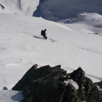 Tiefschneefahren und Ausbildung Andermatt 2 Tage
Im Mekka des Tiefschnees holen Sie sich von unserem erfahrenen Bergführer den Einstieg oder den letzten Schliff für mehr Spass und Freude an der neuen Tiefschnee- und Skitourensaison. 2 Tage an den vielseitigen Schneehängen der Region Andermatt oder Disentis