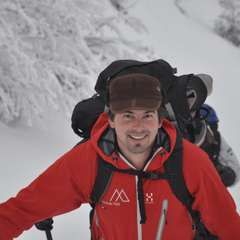 Abwechslungreiche Schneeschuhtour. Fahrt nach Alt St. Johann im Toggenburg und Seilbahn zur Alp Sellamatt 1390m. Ab hier geht‘s zum Strichboden 1636 m und weiter auf den weit herum aussichtsreichen Selun über die Ostalpen. Gegen Süden raubt uns der Tiefblick senkrecht hinunter zum Walensee den Atem. Von hier steigen wir ab über Starkenbach 891 m und zurück nach Alt St. Johann oder den gleichen Weg zurück mit der Seilbahn. 