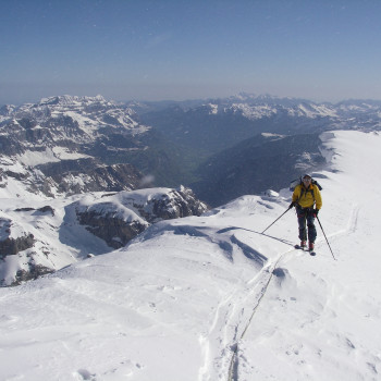 Besteigung des Tödis ins zwei Tagen, über den Urnerboden zur Fridolinshütte, 
zweiter Tag, Besteigung des Tödis mit den Skiern.