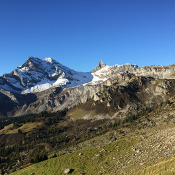 Der Bösfulen ist mit 2'801 m ü. M. der höchste Grenzgipfel im Kanton Schwyz
Der Höchturm ist ein 2'666 m ü. M. die höchste Bergspitze des Kantons. 
Beide sind zusammen ein lohnendes Zeil für Bergsteiger, die ein Wochenende Zeit haben und ab dem Auto freien Braunwald die schönsten Aussichten der Region bewundern möchten.