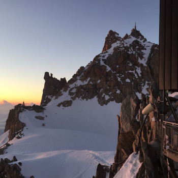 Mit Tourenskiern auf den höchsten Berg der Westalpen, die Krönung des Tourenskifahrens!
Das grossartige Finale der Tourenskisaison: Auf 4808 Metern stehen - was für ein Hochgefühl im wahrsten Sinne des Wortes.