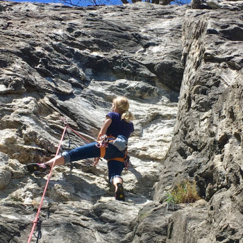 Die Sonnenstube Brig und seine Umgebung ist dank der NEAT allen Ecken der Schweiz näher gerückt. Sie bietet zahlreiche attraktive Klettergärten für Kletterfreunde jeden Niveaus. So lässt es sich zu jeder Jahreszeit in angenehmer Umgebung klettern: an sonnengewärmten Wanden wie auch an schattigen, kühlen Plätzchen. 
Die Klettergebiete sind bequem per ÖV erreichbar.