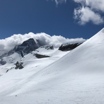 Schneeschuh Hochtour im Frühling, wenn im Tal schon die Blüten aufgehen und die Bienen summen, stapfen wir noch ein letztes Mal durch den Schnee. 
Ab Tierfed zur Fridolinshütte hoch, am nächsten Tag zum König des Glarnerlandes, dem majestätischen Tödi (3612 m) als krönender Abschluss der Schneeschuhsaison.

Pluspunkte: Tödi-Besteigung auf die schönste Art, gut erreichbar, gut und freundlich geführte Hütten

Preise: Inkl. Übernachtung, Halbpension und Tourentee in unseren heimatlichen SAC-Hütte.