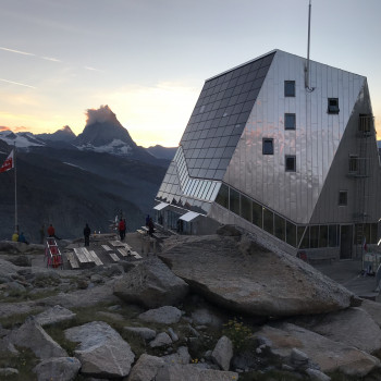 Wunderschöne Wanderung und Gletschertrekking zur Monte Rosahütte.
Wir werden auf der modernen Monte Rosahütte übernachten, während dem Abendessen das wunderbare Panorama des Matterhorn bestaunen können!