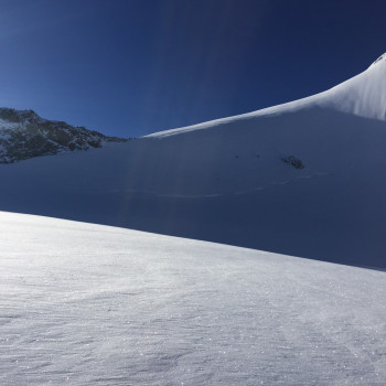 Piz Morteratsch  3751 m ü. M. 
Der Piz Morteratsch gehört zu der Berninagruppe in den Bündner Alpen. 
Er gilt als der am einfachsten zu ersteigende Gipfel der Bündner Eisriesen.
Die Gipfelbesteigung des Piz Morteratsch wir mit einer Traumaussicht auf den Biancograt belohnt!